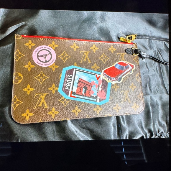Louis Vuitton Monogram Pouch - Picture 2 of 2
